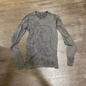Lulu lemon long sleeve top size 4
